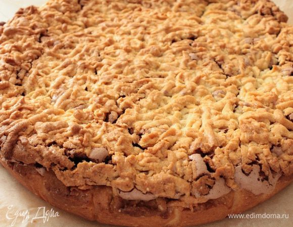 Выпекать при 180 градусах 40-45 минут,до румяного верха.Готовый пирог оставить в приоткрытой духовке на 5-10 минут,(начинка может слегка осесть)а затем достать и полностью охладить.Приятного вам чаепития.