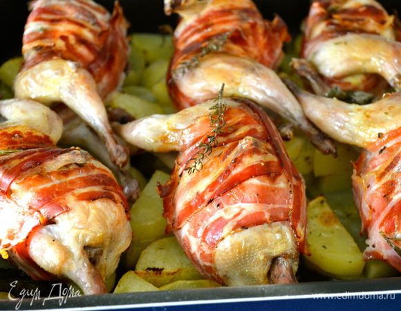 Запекать в разогретой духовке около 40 минут. В процессе запекания перевернуть их один раз. И следить, чтобы сильно не подсохли... 