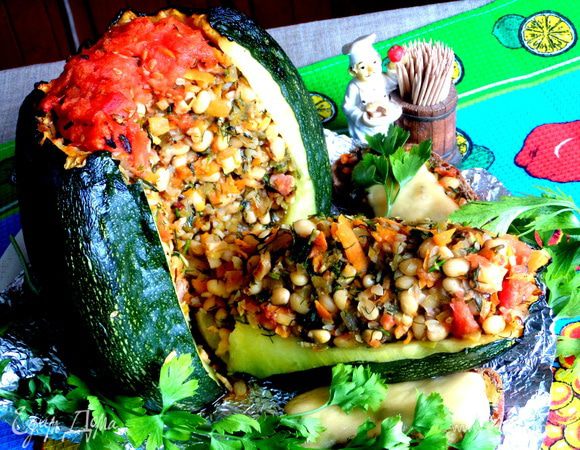 Отрезаем осторожно дольку кабачка с начинкой...Это будет одна порция!