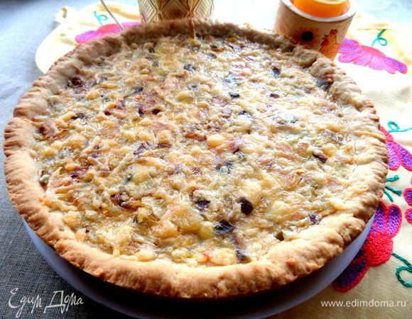 А вот и пирог по рецепту Надежды с начинкой с добавлением пикантного огурчика! Я и туда добавила немного мяска))) Вкуснятина,поверьте!