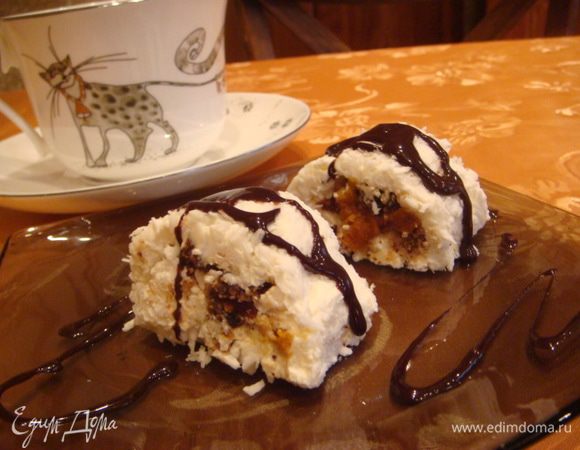 Растопить шоколад и украсить по желанию,как рука пойдет.
Разрезаем тоже нож смачивая.
Завтрак готов!