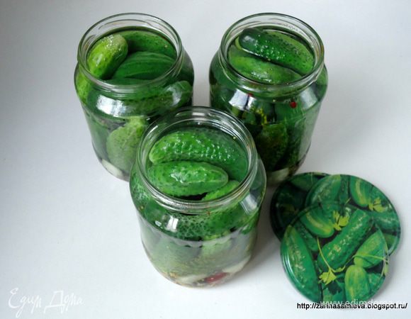 Залить кипящей водой.
