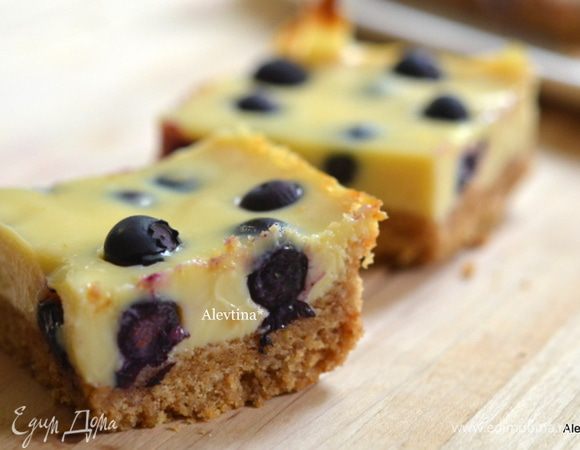 Дать постоять в форме 10 мин или до полного остывания. Затем поставить в холодильник на 3 часа. Разрезаем и подаем к столу. Приятного аппетита.