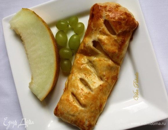 Продолжая сырно-дынную тему хочу порекомендовать из оставшейся дыни приготовить вот такие вкусные слоечки......http://www.edimdoma.ru/retsepty/68452-sloyki-s-dyney-i-syrom-dlya-viktorii-pobeda. 
Кстати, я думаю, что фета к ним тоже подойдет!!!