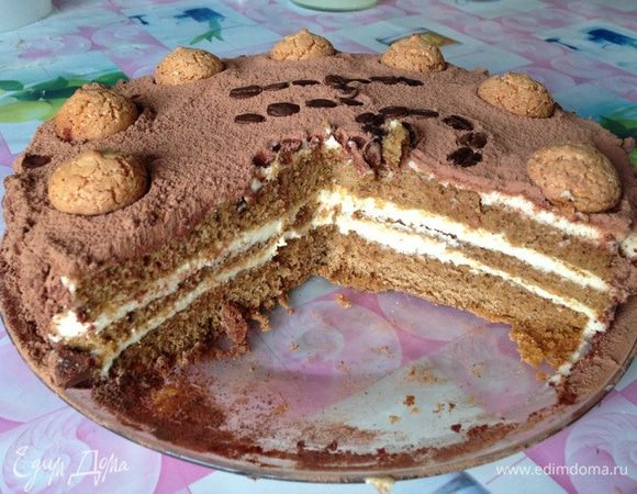 А вот и разрез. Фотографировала уже на телефон, так как торт был сделан на вынос...