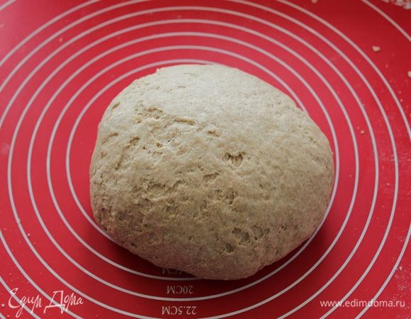 Через 20 мин, еще раз хорошо вымесить. Тесто мягкое, не липнущее.