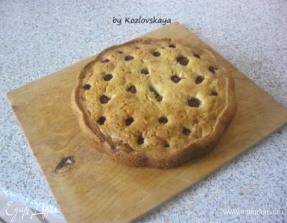 Выпекать в разогретой до 180 С духовке 40-45 минут. 
Достать из духовки, дать остыть пару минут и вынуть из формы. 
