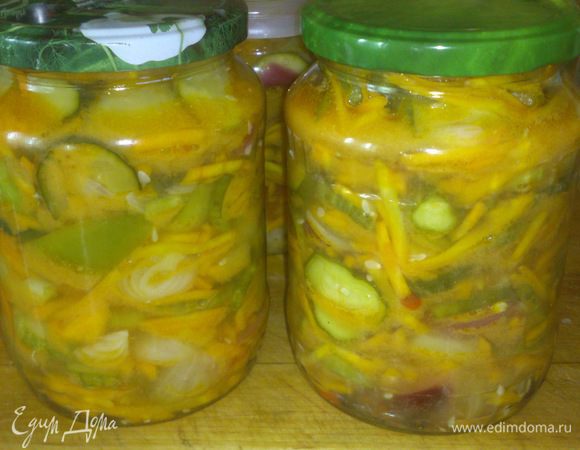 Закрываем крышками, даем остыть. И в прохладное место. Я все заготовки храню в холодильниках, но вполне подойдет любое прохладное место.