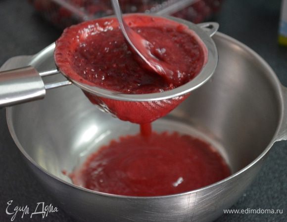 Измельчаем в блендере и процеживаем через сито!