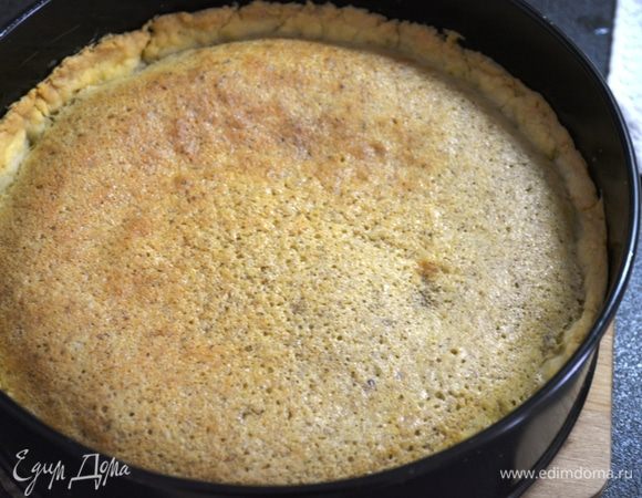 Готовый тарт охлаждаем.
После того, как тарт охладится, сверху равномерно наносим клюквенный крем!
Украшаем по вкусу!

Смачного :)