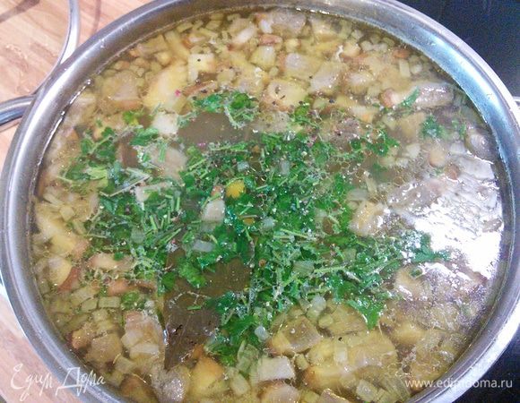 По надобности досолить, доперчить, всыпать мелко нарезанную петрушку.