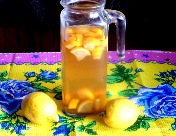 На заднем плане освежающий лимонад из чая: http://www.edimdoma.ru/retsepty/68290-limonad-iz-zelenogo-chaya