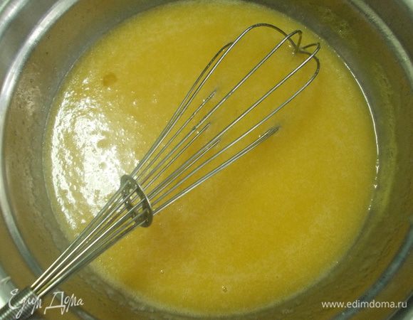 К однородной массе добавляем соду.