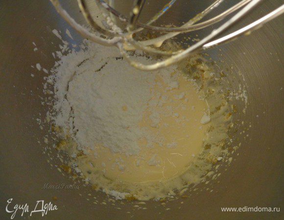 Добавим кукурузный крахмал.