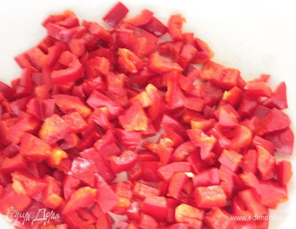 Болгарский перец нарезать мелким кубиком (почему-то не получилось фото).