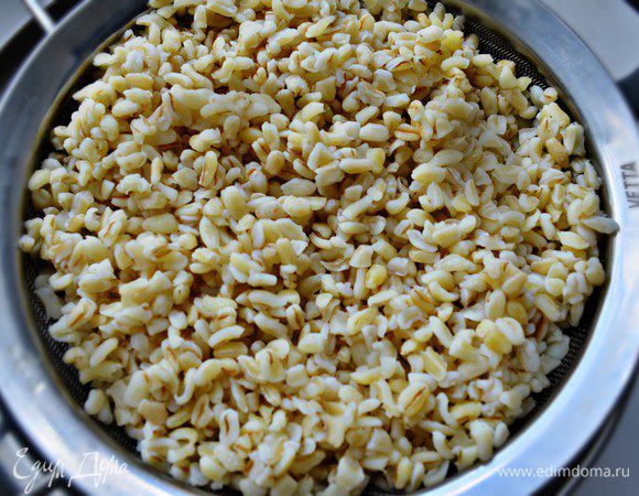 Булгур отварить до готовности и добавить в мясной фарш.