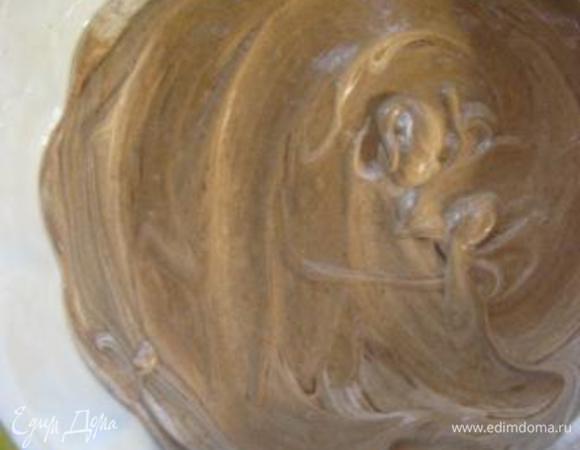 Форму( дно)  ( диаметр - 26 см) смазать растит.маслом.
Тесто вылить в форму и выпекать в разогретой до 180 С  духовке, 35-40 минут.
( я выпекала ровно 40 минут).