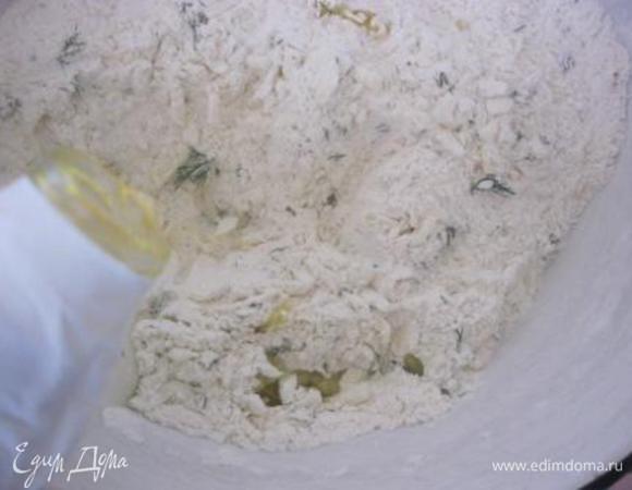 Небольшими порциями влить пиво, быстро перемешать.

* Пиво можно брать любое, но не крепкое.
Я использовала живое, нефильтрованное.
