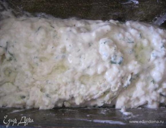 Духовку разогреть до 180 С.
Форму смазать растительным маслом.
Переложить тесто в форму и выпекать 45-50 минут.