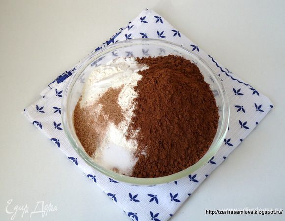  Все сухие ингредиенты кроме сахара смешать в одной чаше.