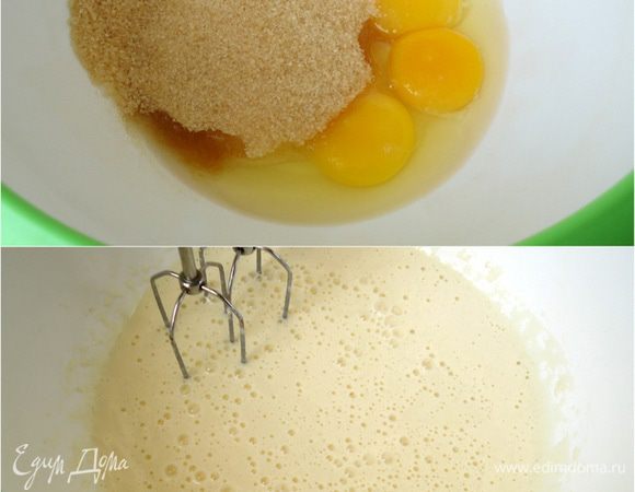 Два яйца и один желток соединить в чаше с сахаром и взбить до пышного состояния.