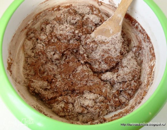 замесить тесто.