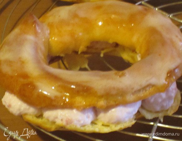 Абрикосовая глазурь:Сахар залить водой с лимонным кремом,довести до кипения и варить до полного растворения сахара.Смешать с джемом и смазать верхнее кольцо.