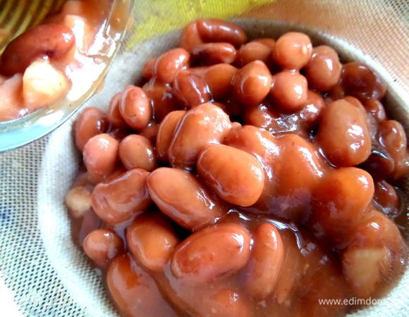 Фасоли одна банка была в томате с чили...Даём стечь рассолу.