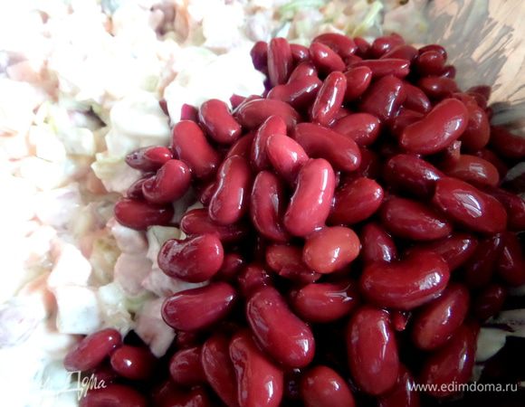 Вторая красная,но лучше брать мелкую в салат!