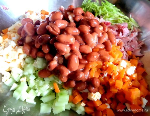 Соединяем салатик.