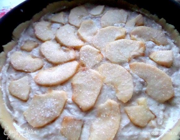 Сверху посыпаем сахаром и корицей (у меня в сыре уже была корица).