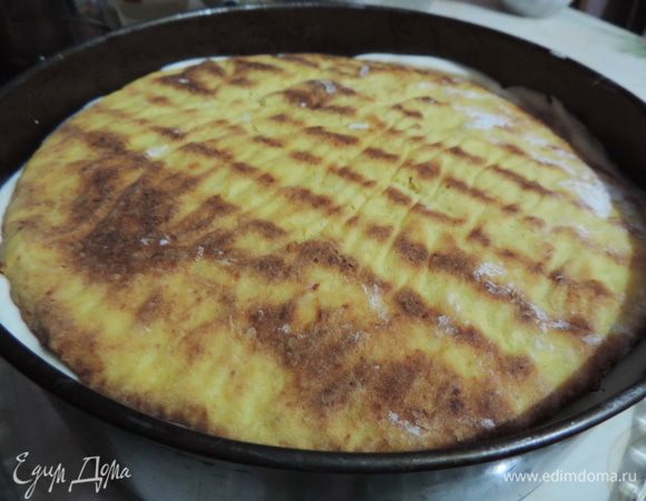 Так чередуем коржи и крем, пока они не закончатся. Последним слоем идет крем. Я его не сфотографировала))) Всю конструкцию убираем в холодильник на ночь, минимум на 8 часов. Торт должен хорошенько пропитаться.