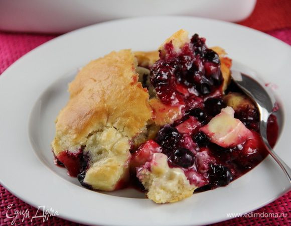 Коблер можно подавать теплым, например, с мороженым по вкусу, но и в холодном виде он очень вусный. Приятного аппетита)