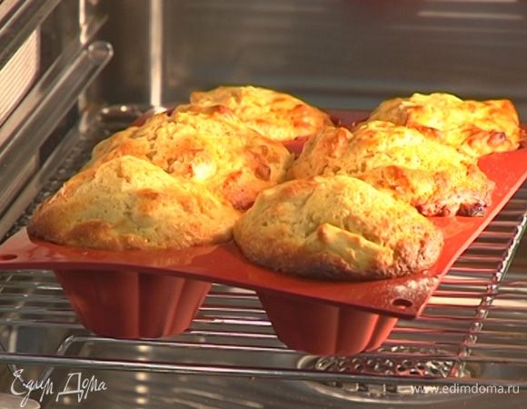 Выпекать маффины в разогретой духовке 25 минут.