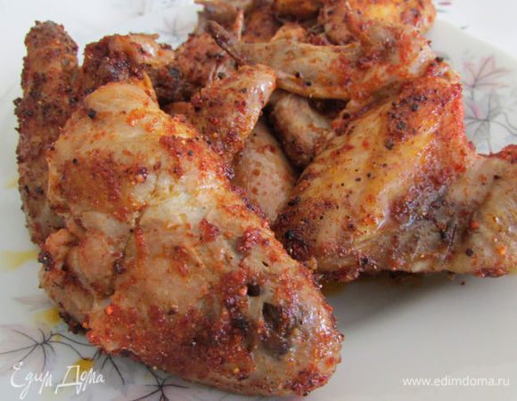 Сохранить крылышки в тепле до подачи.