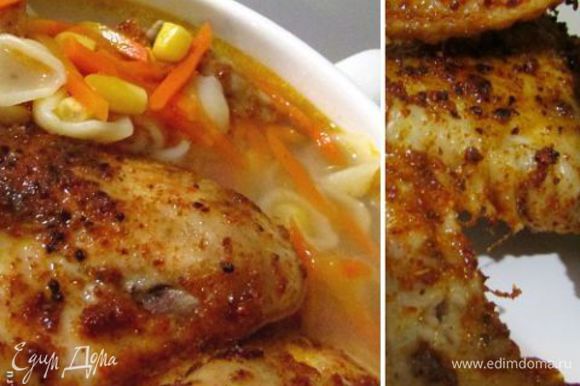 При подаче положить в тарелки обжаренные крылышки. По желанию украсить суп укропом или петрушкой. Приятного аппетита!