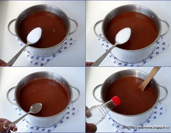Всыпать соль, сахар, перец и пять-шесть капель уксусной кислоты 70%. Кастрюлю опять поставить на огонь и довести до кипения.
