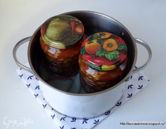 Стерилизовать банки 7 минут после закипания воды. 