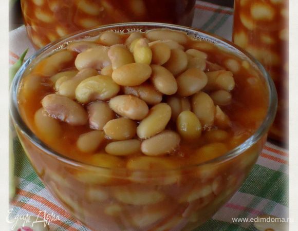 Из этого количества фасоли получается три семьсот граммовых банки. 