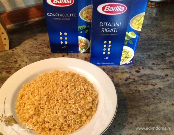 Добавляем пасту,к нашему так называемому фасолево-овощному бульону и варим до готовности.

Паста может быть разная,главное ,чтобы она была мини и имела какую-нибудь форму (в смысле не вермишель и не лапшица) ; это могут быть мини "ракушки", "ditalini" ,бабочки и т.д.