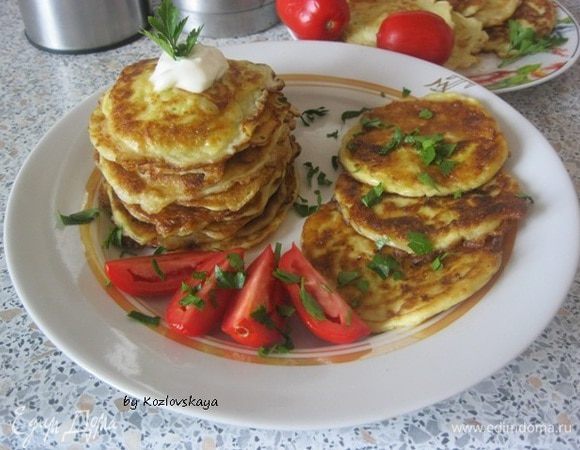 Подавать оладьи теплыми)

Приятного)))