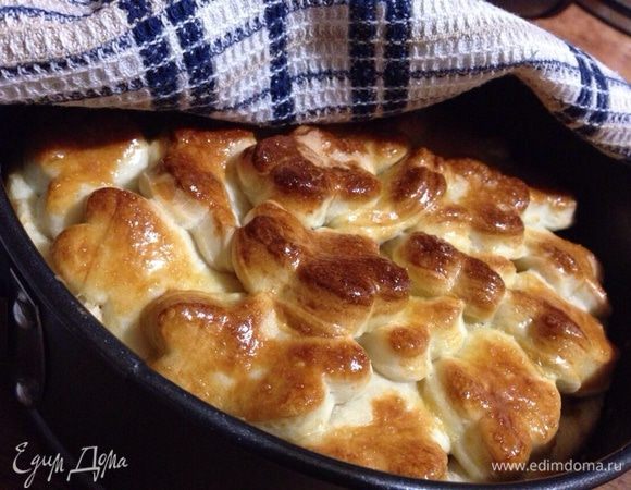 И отправить в духовку на 35-40 минут.Дать пирогу остыть и можно пробовать!)