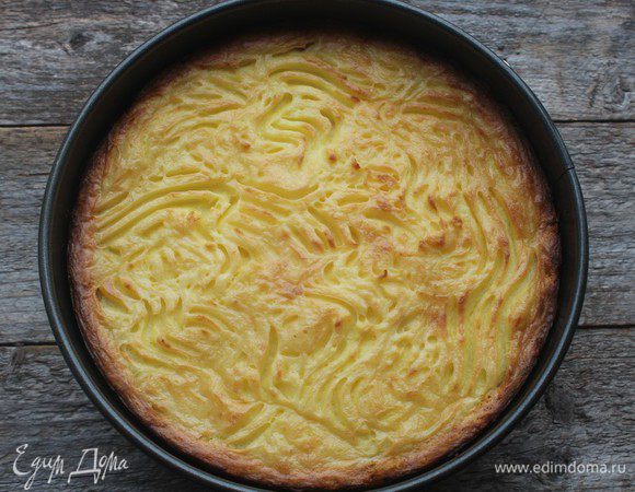 Выпекать при температуре 200ºС 25-30 минут. 
Охладить и подавать со сметаной.