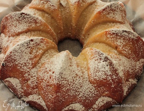 Выпекать кекс при 180 градусах 50-60 минут,до румяного верха.Готовность проверяйте деревянной шпажкой.