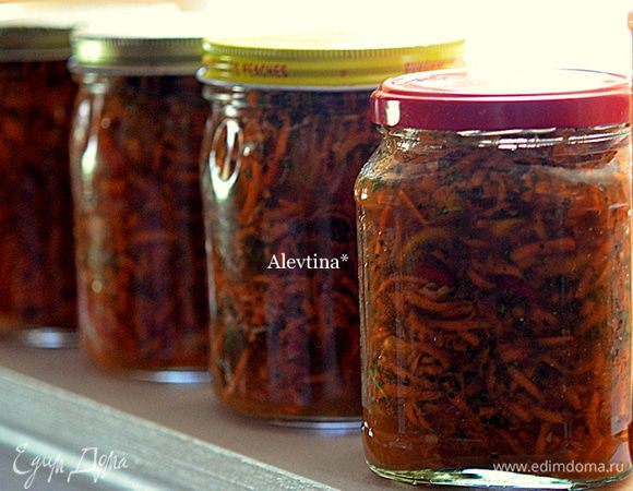 Переложим в чистые банки, закроем и поставим в холодильник. При готовке супа, суп не солить, овощи из банки обычно добавляем в конце приготовления по 1-2 стол.л. Открытую банку желательно использовать в течение месяца.