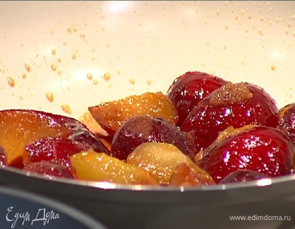 Бадьян, гвоздику и корицу добавить к сливам, немного припустить их, затем снять с огня.