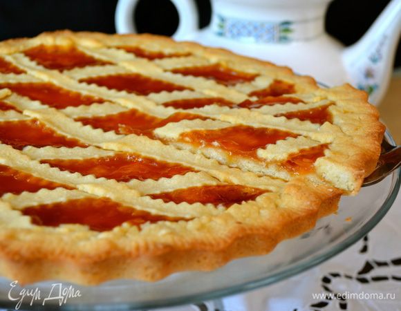 Готовую кростату остудить. Достать из формы и можно сразу подавать... (по желанию можно присыпать слегка сахарной пудрой)