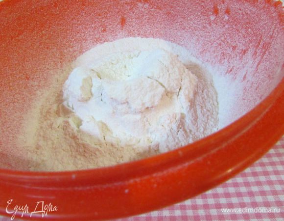 Просеять муку.