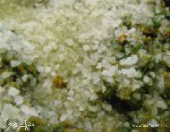 Смолоть все в блендере и добавить соль. Хорошо перемешать 