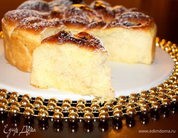 Все, пирог готов!
Теперь только перед подачей осталось его посыпать сах. пудрой.
И вот такая красота получается! Тесто восхитительное!! Очень вкусное, нежнейшее!
Очень удачное тесто! Мякиш очень нежный, воздушная структура теста, не плотная и не тяжелая, а буквально тающая во рту - это прекрасно видно и на фото. Просто тает каждый кусочек!!!
Дольше его описывать, чем готовить.... Готовьте, пробуйте и наслаждайтесь!
Готовьте с удовольствием! Приятного аппетита!